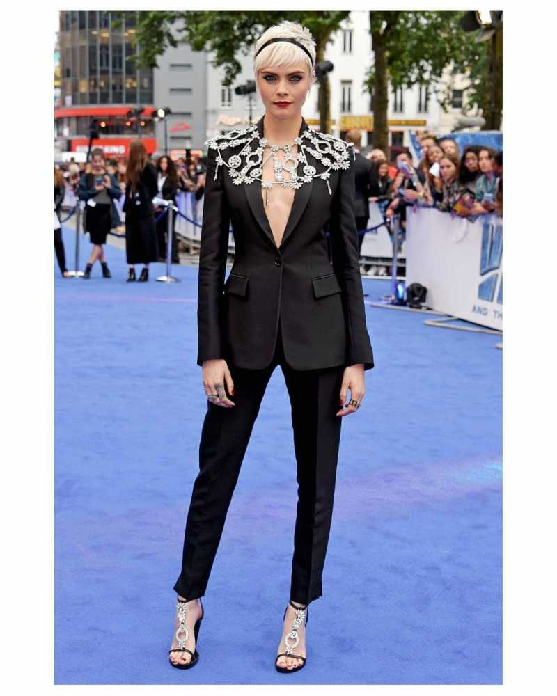 cara delevingne mengenakan burberry uzone cara delevingne mengenakan burberry uzone