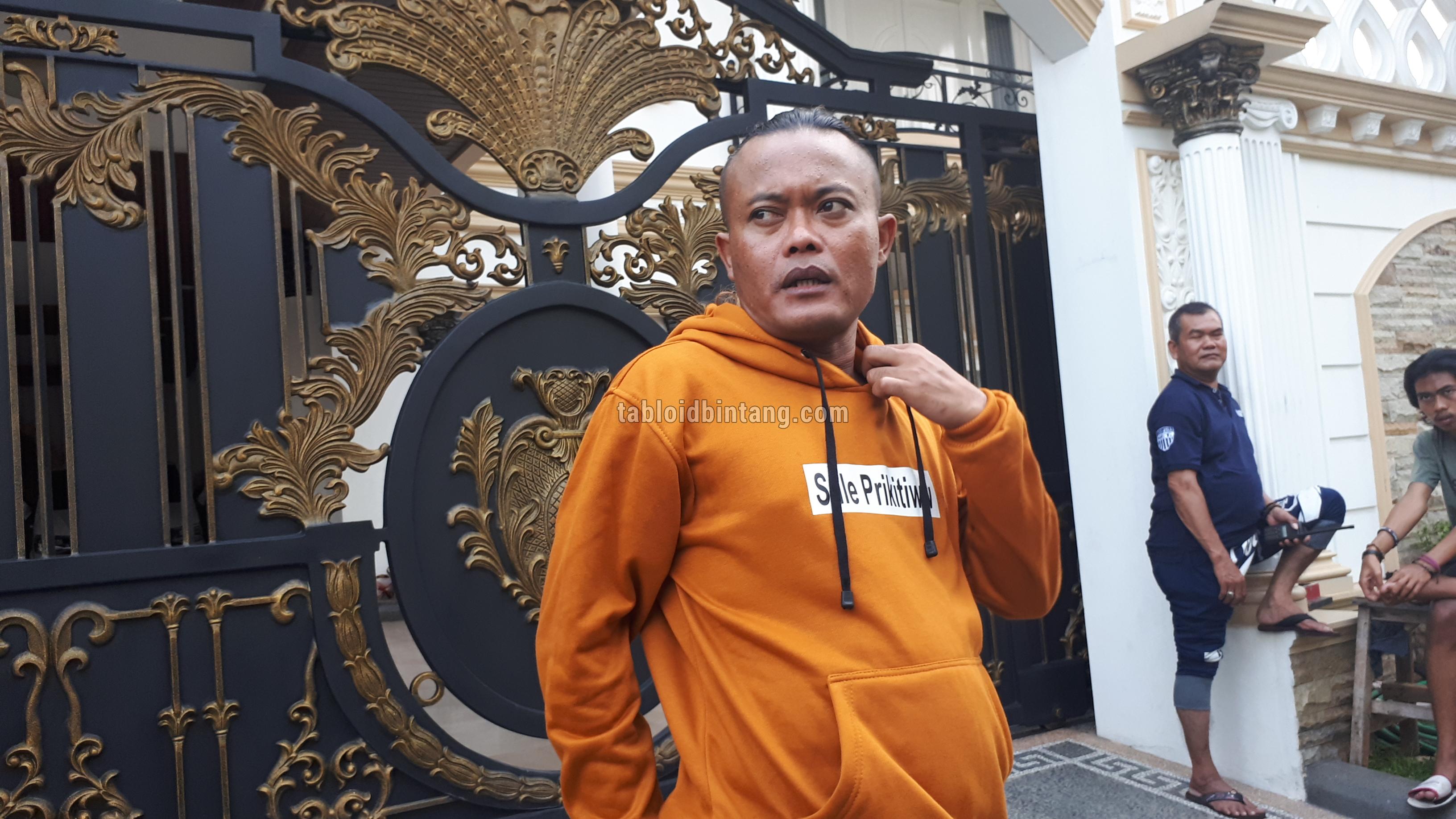 Sule Minta Anak-anaknya Tidak Membenci Ibu Mereka Sule Minta Anak-anaknya Tidak Membenci Ibu Mereka
