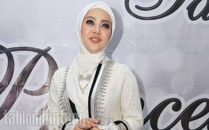 Syahrini Cerita Pertemuannya dengan Kim Kardashian di Jepang Syahrini Cerita Pertemuannya dengan Kim Kardashian di Jepang
