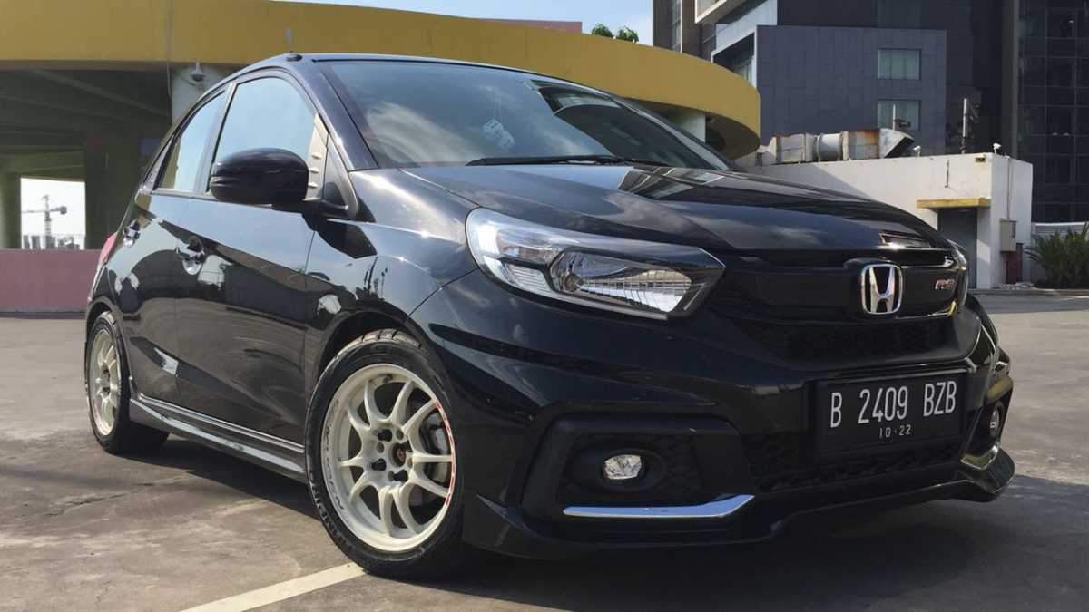 Modifikasi Honda Brio  Modifikasi Honda Brio  dangan Wajah Mobilio Uzone