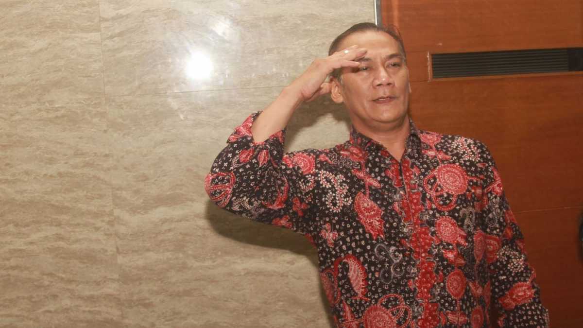 Tio Pakusadewo Ditangkap Polisi di Rumahnya Tio Pakusadewo Ditangkap Polisi di Rumahnya