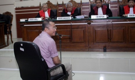Dahlan Iskan Divonis 2 Tahun Penjara Dahlan Iskan Divonis 2 Tahun Penjara