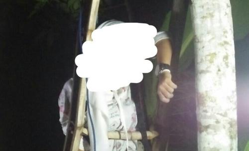 Handphone Dijual Ibu, Siswi SMP di Kediri Gantung Diri Handphone Dijual Ibu, Siswi SMP di Kediri Gantung Diri