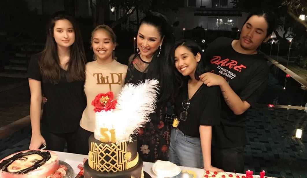 Profil Bucek Depp Dan Anaknya Terlengkap