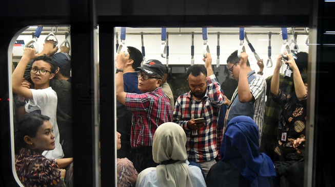 Tarif MRT & LRT Diusulkan Gratis, Bisa Atasi Kemacetan Jakarta? Tarif MRT & LRT Diusulkan Gratis, Bisa Atasi Kemacetan Jakarta?