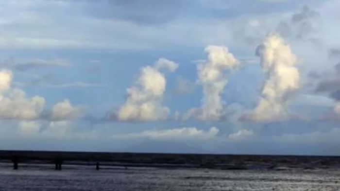 Fenomena Unik, Awan Berlafaz Allah di atas Gunung Anak Krakatau Fenomena Unik, Awan Berlafaz Allah di atas Gunung Anak Krakatau