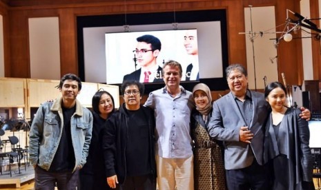 Vadi Akbar dan Erwin Gutawa Rekaman Album di Vienna Vadi Akbar dan Erwin Gutawa Rekaman Album di Vienna