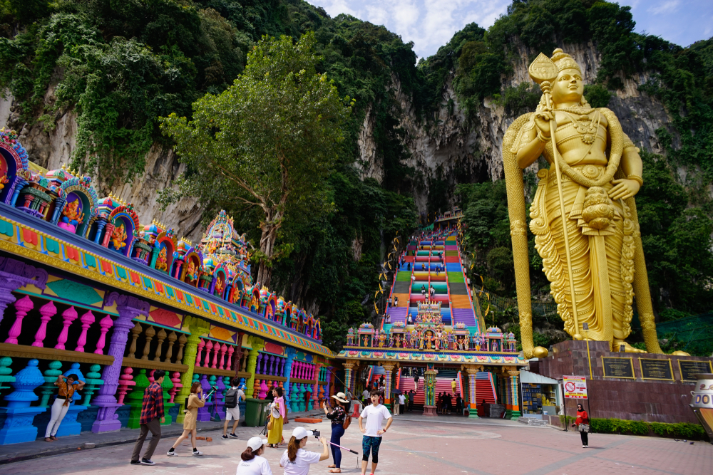 Menengok Indahnya Tangga Warna-Warni Batu Caves yang Picu Kontroversi Menengok Indahnya Tangga Warna-Warni Batu Caves yang Picu Kontroversi
