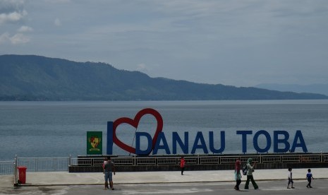 Danau Toba Ramai Pengunjung di Awal 2018 - Uzone