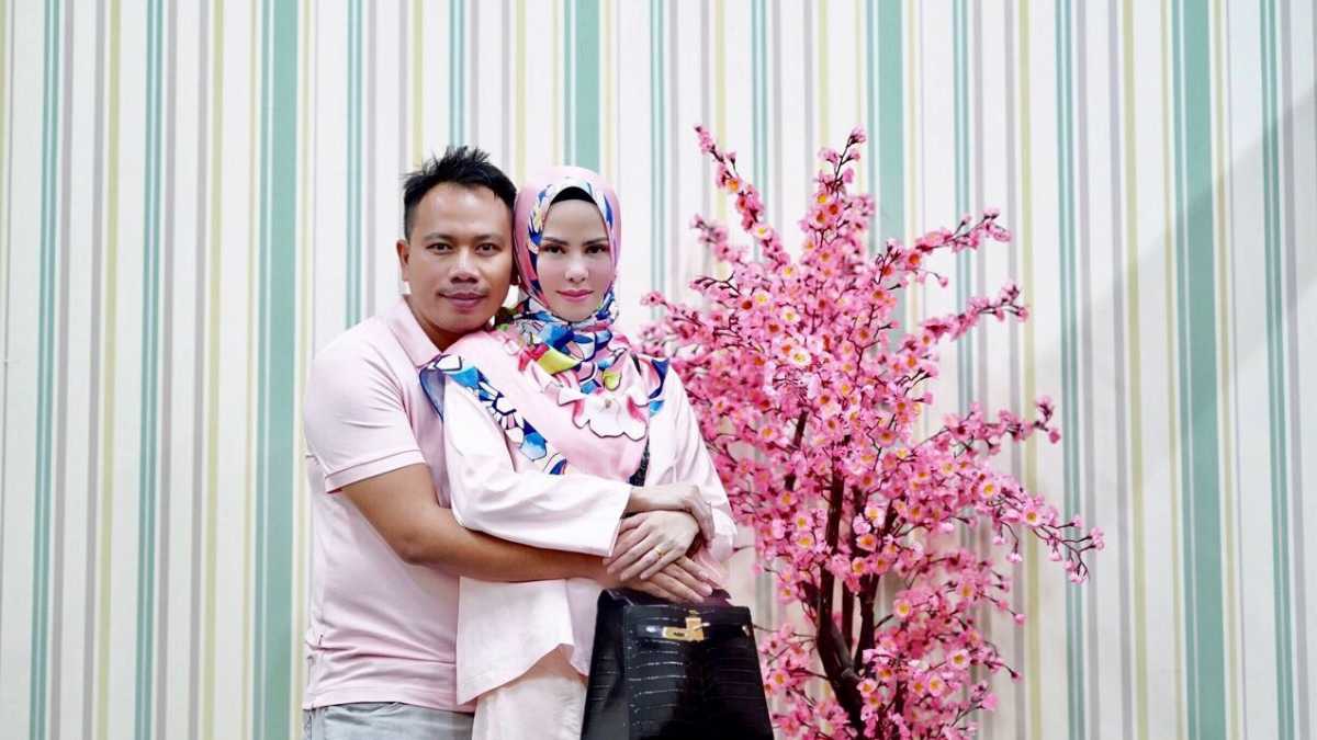 Pernikahan Vicky Prasetyo dan Angel Lelga Akan Disiarkan Live di TV Pernikahan Vicky Prasetyo dan Angel Lelga Akan Disiarkan Live di TV
