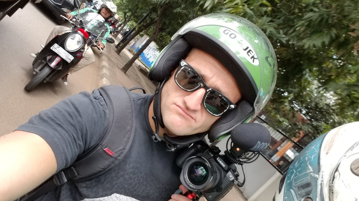 Cerita Lucu YouTuber Casey Neistat Nyasar Naik Go-Jek di Jakarta Cerita Lucu YouTuber Casey Neistat Nyasar Naik Go-Jek di Jakarta