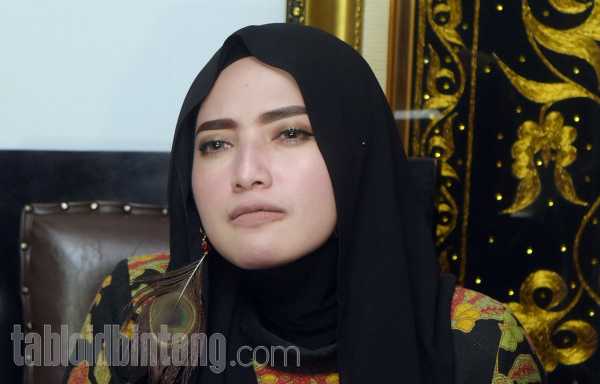 Digosipkan Jadi Istri Ketiga Opick, Yulia Mochamad: yang Pertama Dong Harusnya Digosipkan Jadi Istri Ketiga Opick, Yulia Mochamad: yang Pertama Dong Harusnya