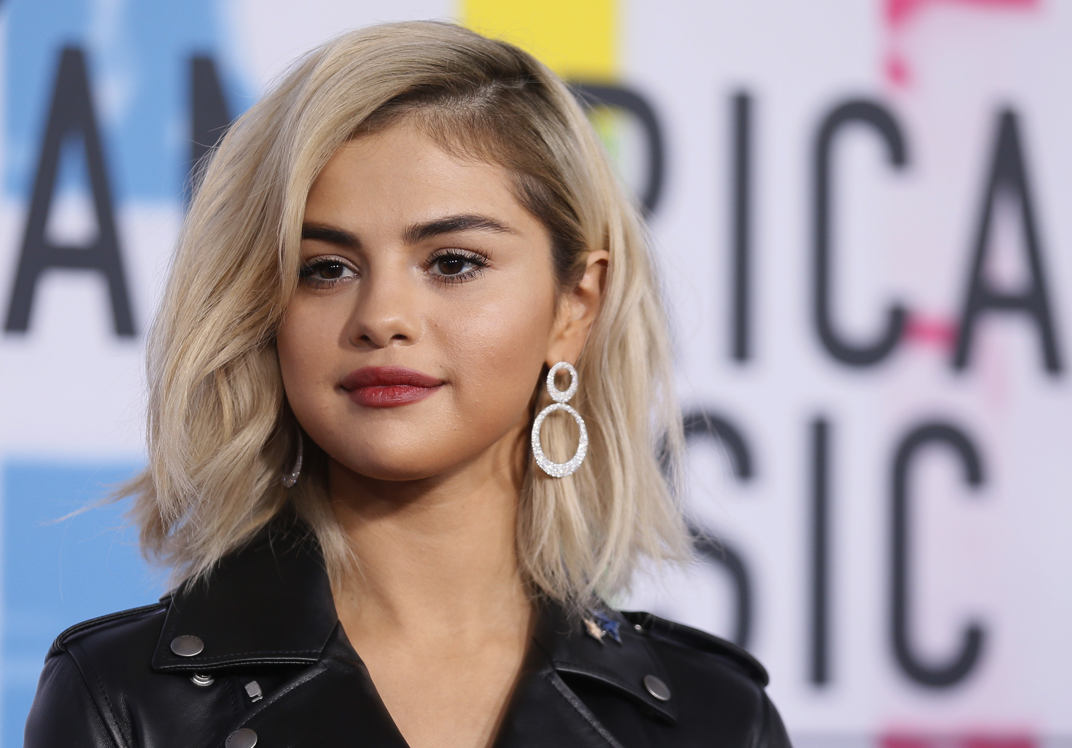 Selena Gomez Ikuti Kelas Pilates Seharga Rp 4,3 juta Per Jam Selena Gomez Ikuti Kelas Pilates Seharga Rp 4,3 juta Per Jam