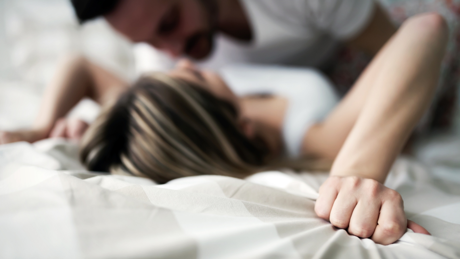 Tiba-tiba Menangis saat Bercinta, Apakah Normal? Tiba-tiba Menangis saat Bercinta, Apakah Normal?