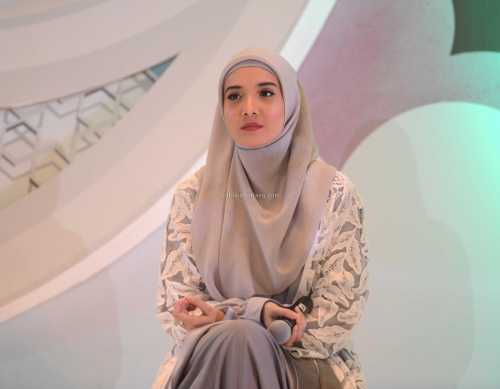 Memakai Hijab Syari Namun Tetap Fashionable Ala Zaskia  Sungkar 