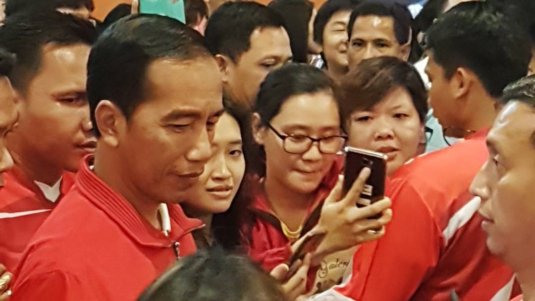 Jokowi Jalan-jalan di Mal Kelapa Gading Jokowi Jalan-jalan di Mal Kelapa Gading